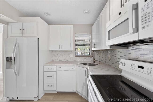 Building Photo - 4467 Carambola Cir S