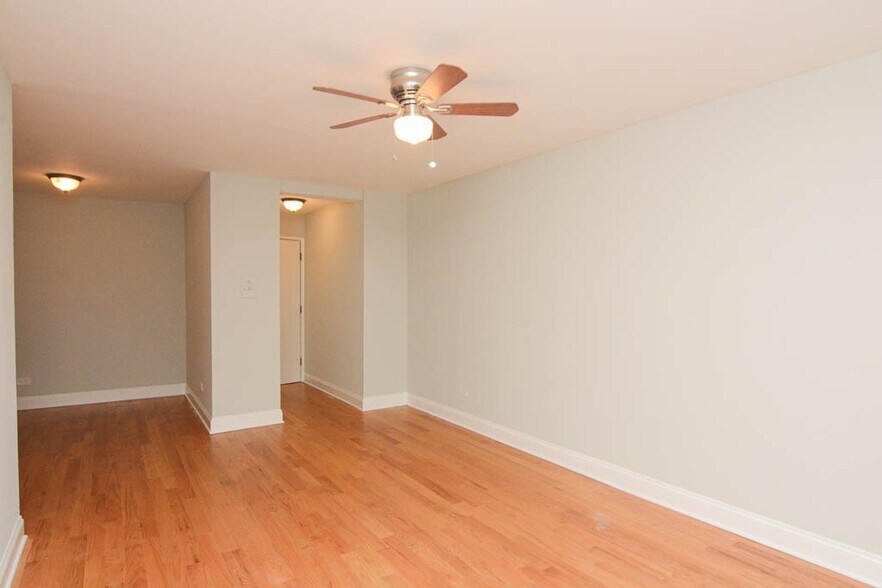 Building Photo - 448 W Barry Ave