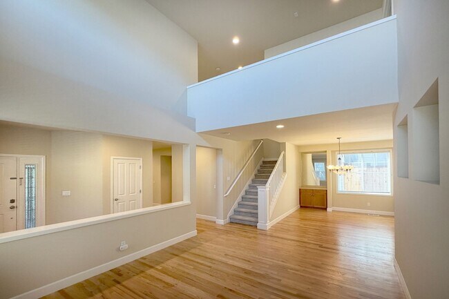 Building Photo - 5Bd/2.75Ba Sammamish Home