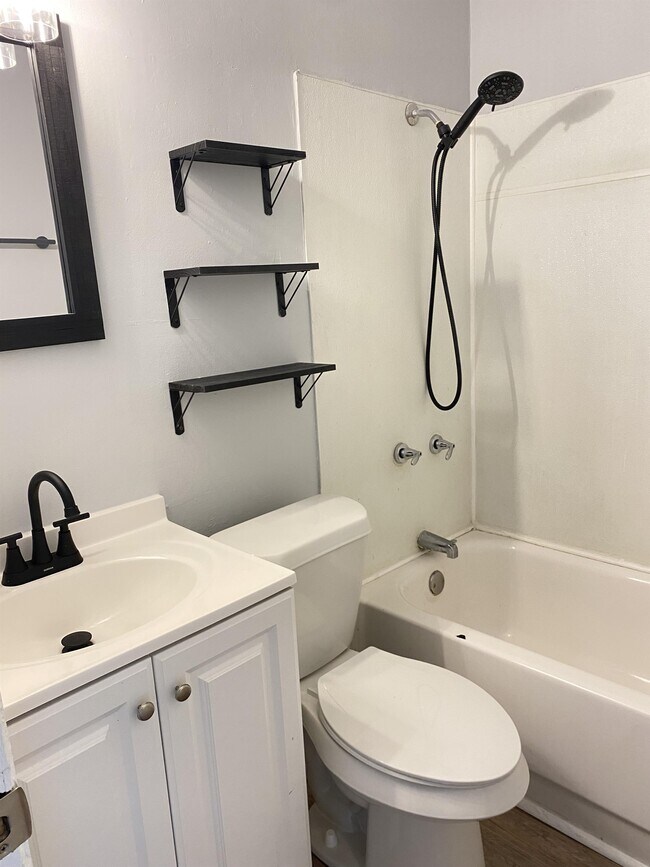 Building Photo - 18272 Sidney Ave