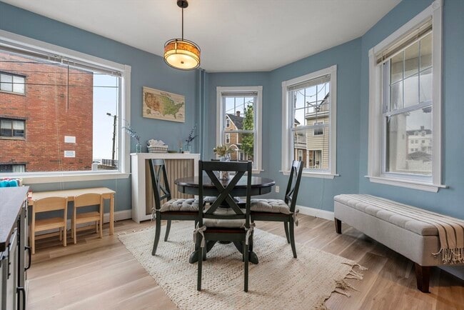 Building Photo - 46 Hawthorn Ave