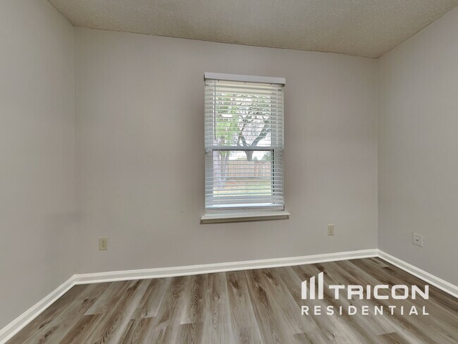 Building Photo - 7764 Invermere Boulevard Jacksonville FL