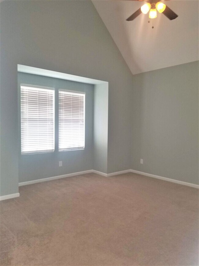 Building Photo - Large 4 Bedroom Home in Towne Pointe! Showings Coming Soon!!!