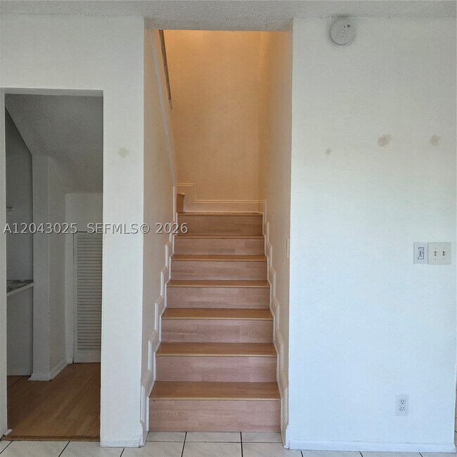 Building Photo - 8905 NW 28th Dr