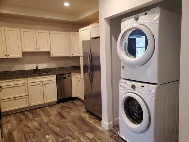 Laundry also included in large kitchen. - 2208 E Carson St