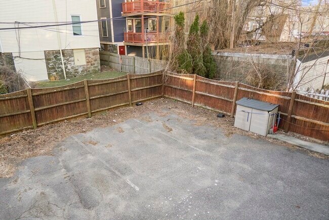 Building Photo - 8 Howell St