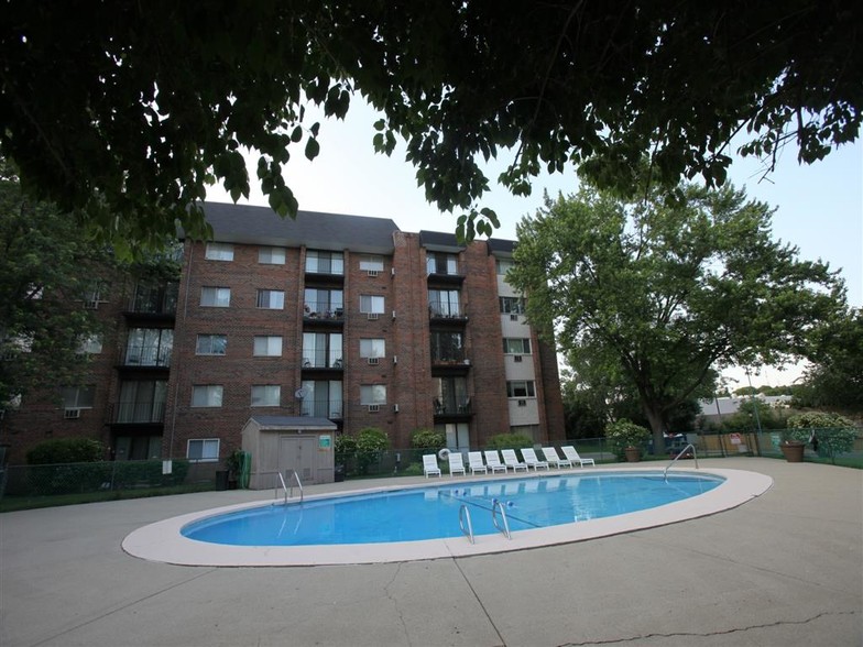 Building Photo - Lisle Station Apartments