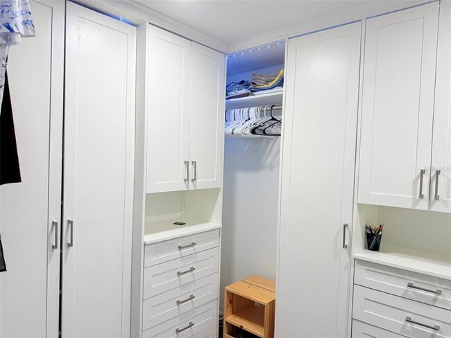Building Photo - 11131 Sundrift Dr