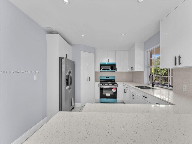 Building Photo - 6525 SW 18th St