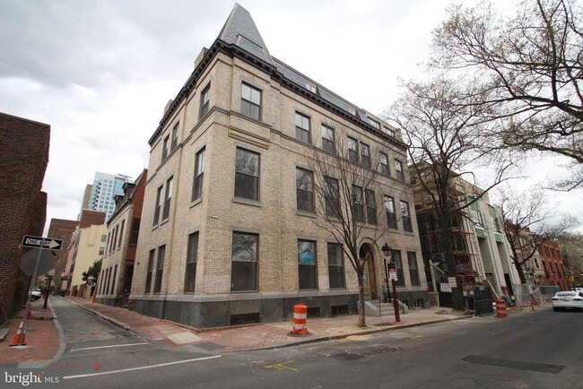 Building Photo - 220 S 3rd St