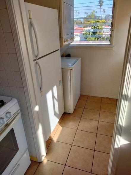 Laundry room - 146 N Arnaz Dr