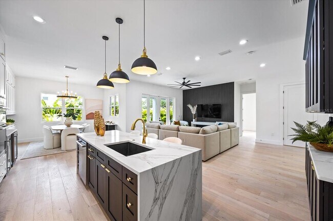 Building Photo - 3601 W Platt St