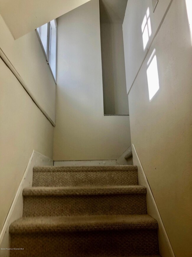 Building Photo - 504 School St