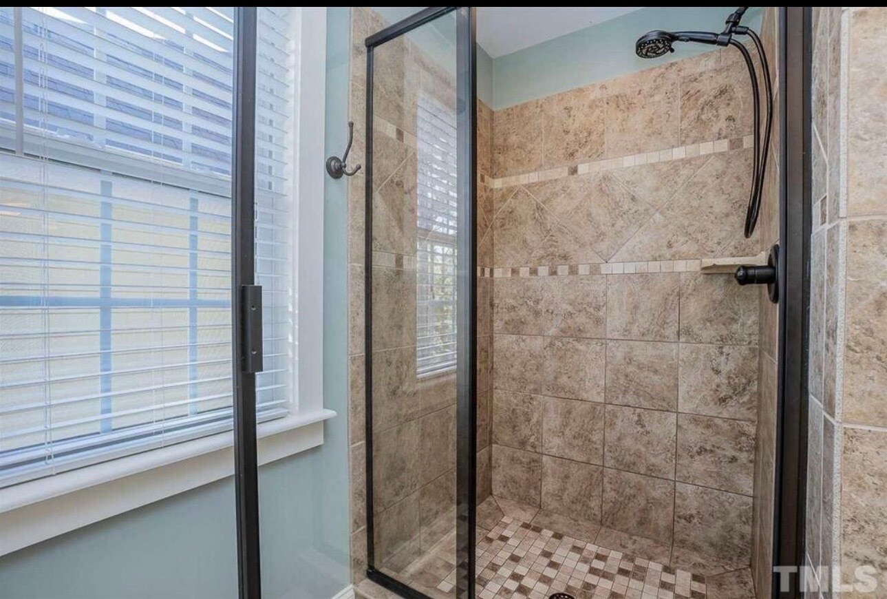 Building Photo - 79 Falconridge Dr