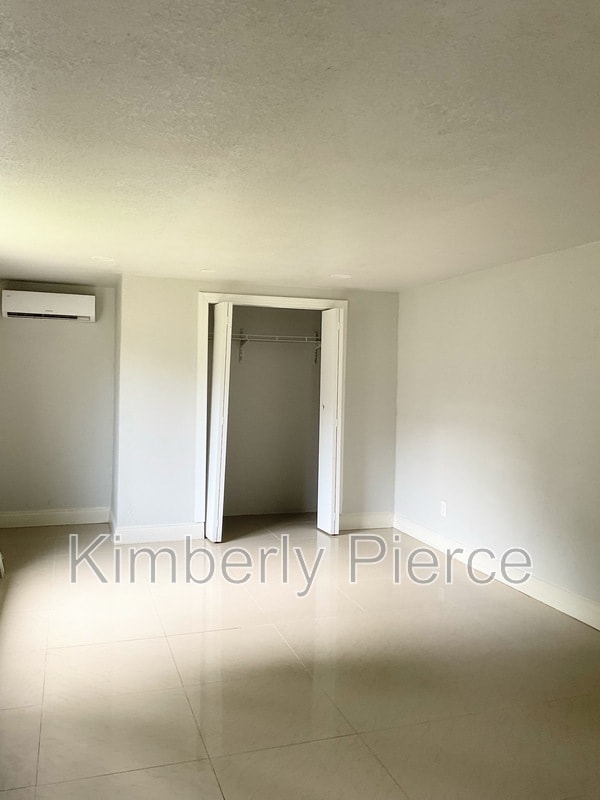 Building Photo - 1356 W 24th St