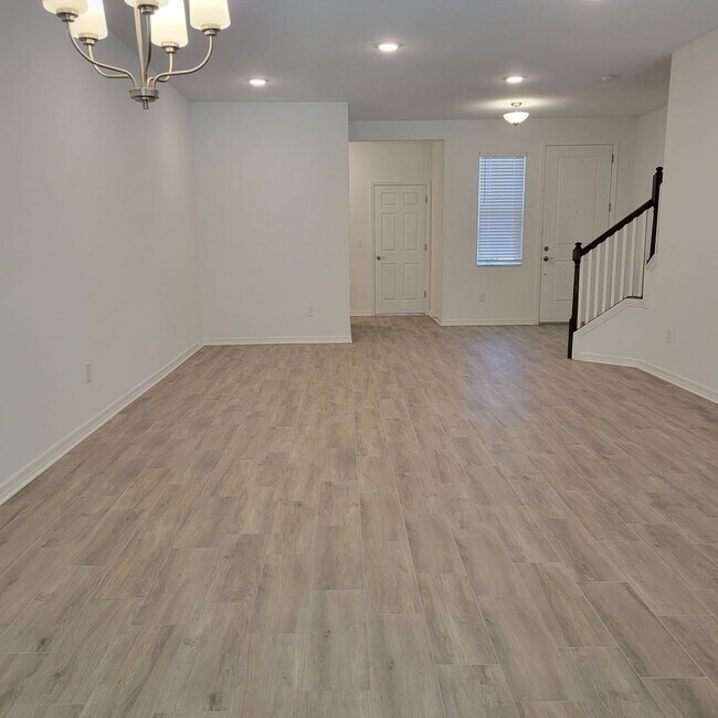 Building Photo - Annual UNfurnished almost BRAND NEW townhome just south of University and Lockwood Ridge!