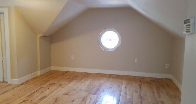 Building Photo - Beautiful Home Ready for Move-in