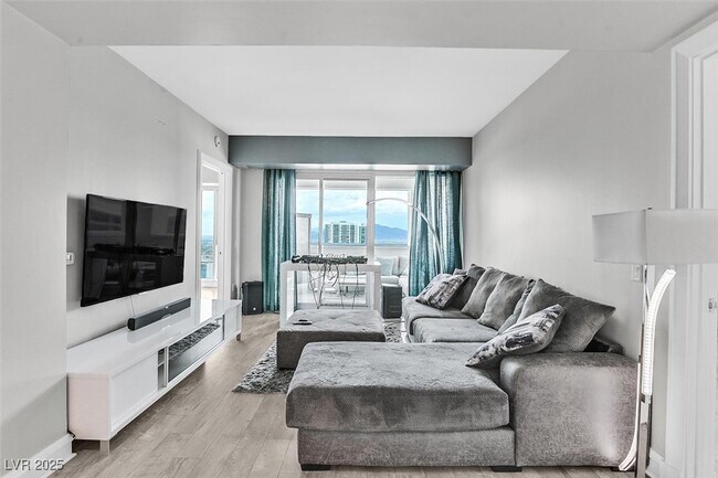 Building Photo - 2700 S Las Vegas Blvd