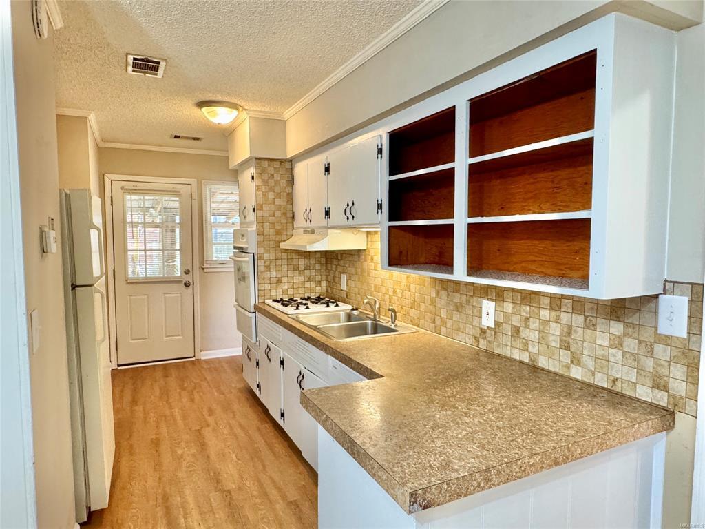 Building Photo - 1100 Lombard Dr