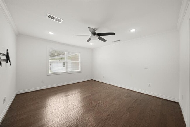 Building Photo - 4427 Sarong Dr