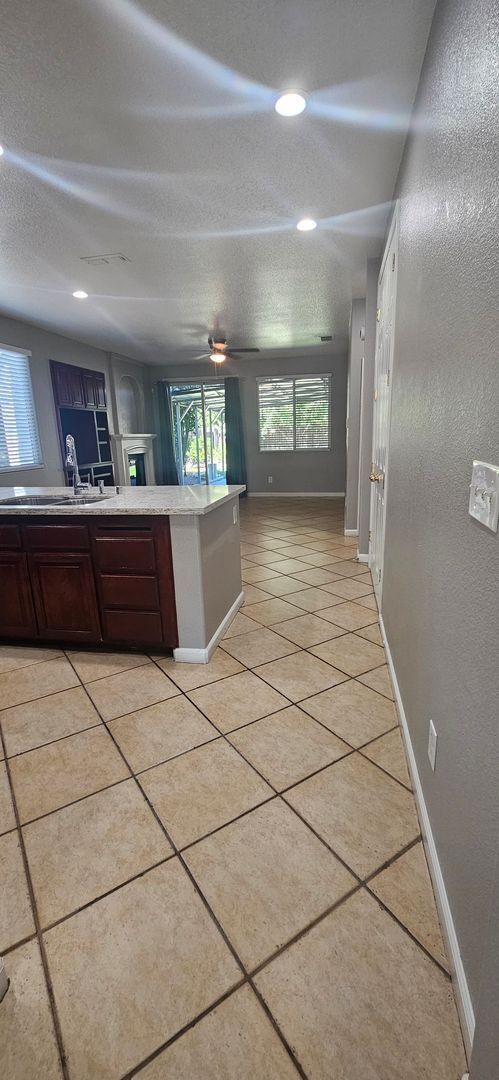 Building Photo - 5796 Bridgecross Dr