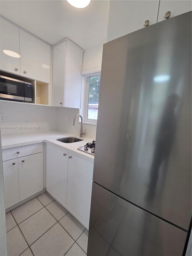 Building Photo - 6240 SW 21st St