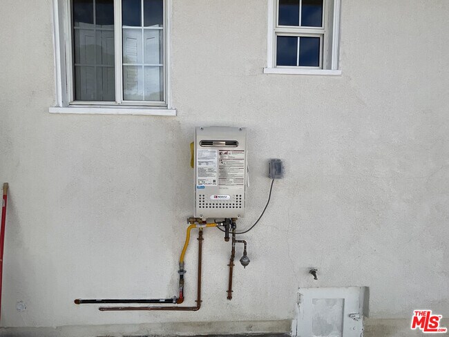 Building Photo - 10631 Tinker Ave