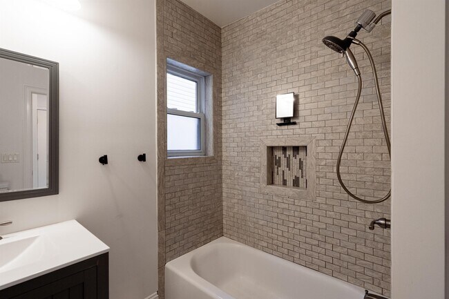 Building Photo - 14 Coles St