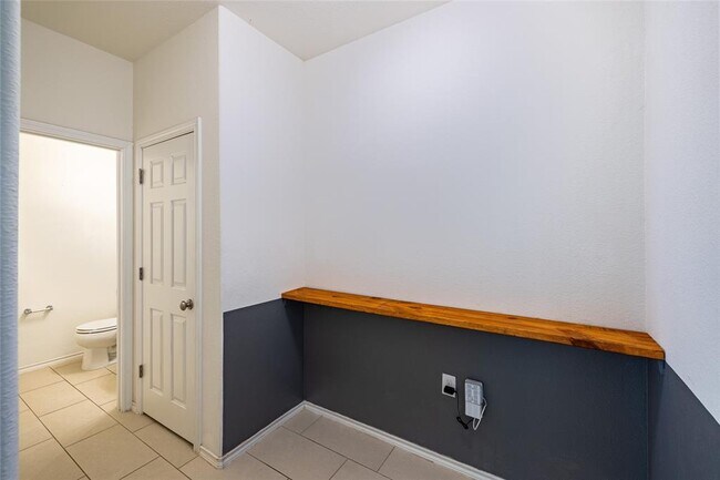 Building Photo - 6300 Routenburn St