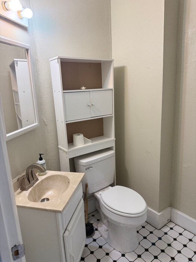 Building Photo - 3 Bedroom 1 Bath in Carlisle, PA!