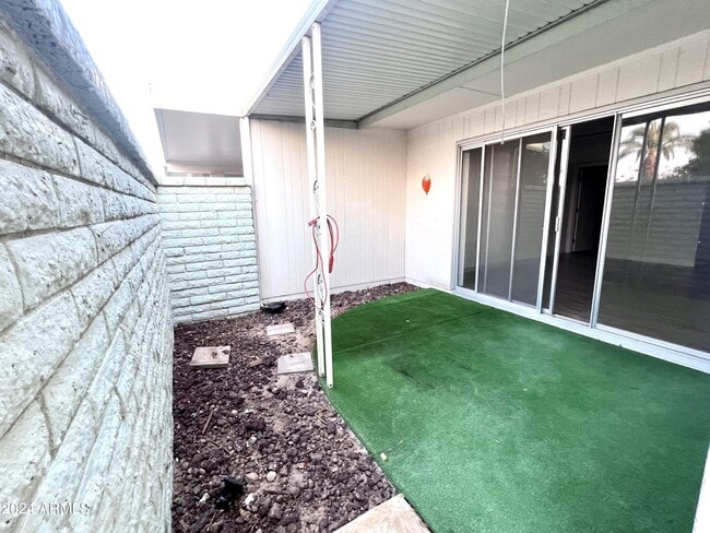 Building Photo - 9815 W Lancaster Dr