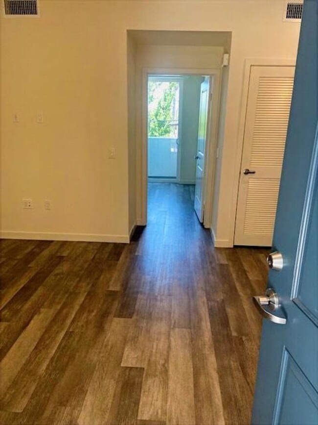 Interior Photo - 3500 Chesapeake