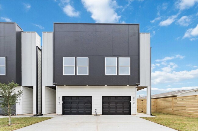 Building Photo - 8048 Sunbury St