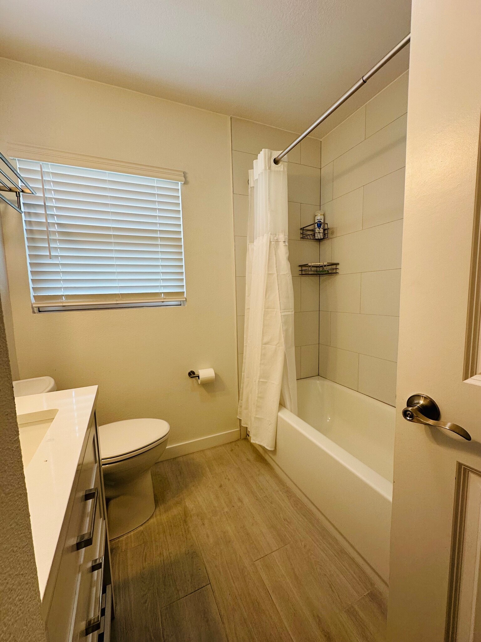 Building Photo - 4611 N Eddy Dr