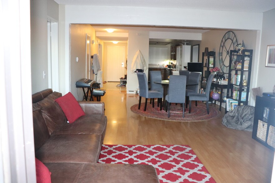 Building Photo - 1833 Caddington Dr