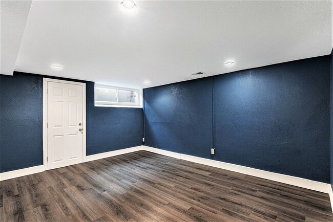 Building Photo - Spacious 3 bed 2 bath home in Denver