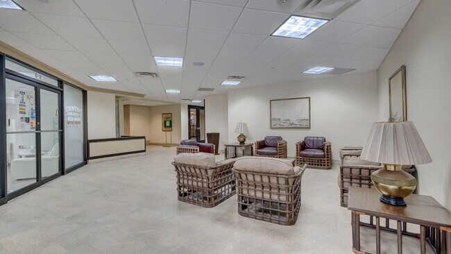 Building Photo - 2555 Collins Ave