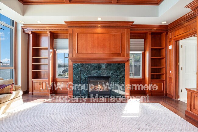 Building Photo - 1709 Harbor Ave SW