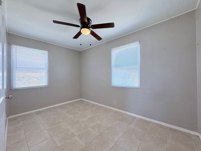 Building Photo - East/Central El Paso 3bed/1bath Refrig A/C with Outdoor Kitchen Oasis!