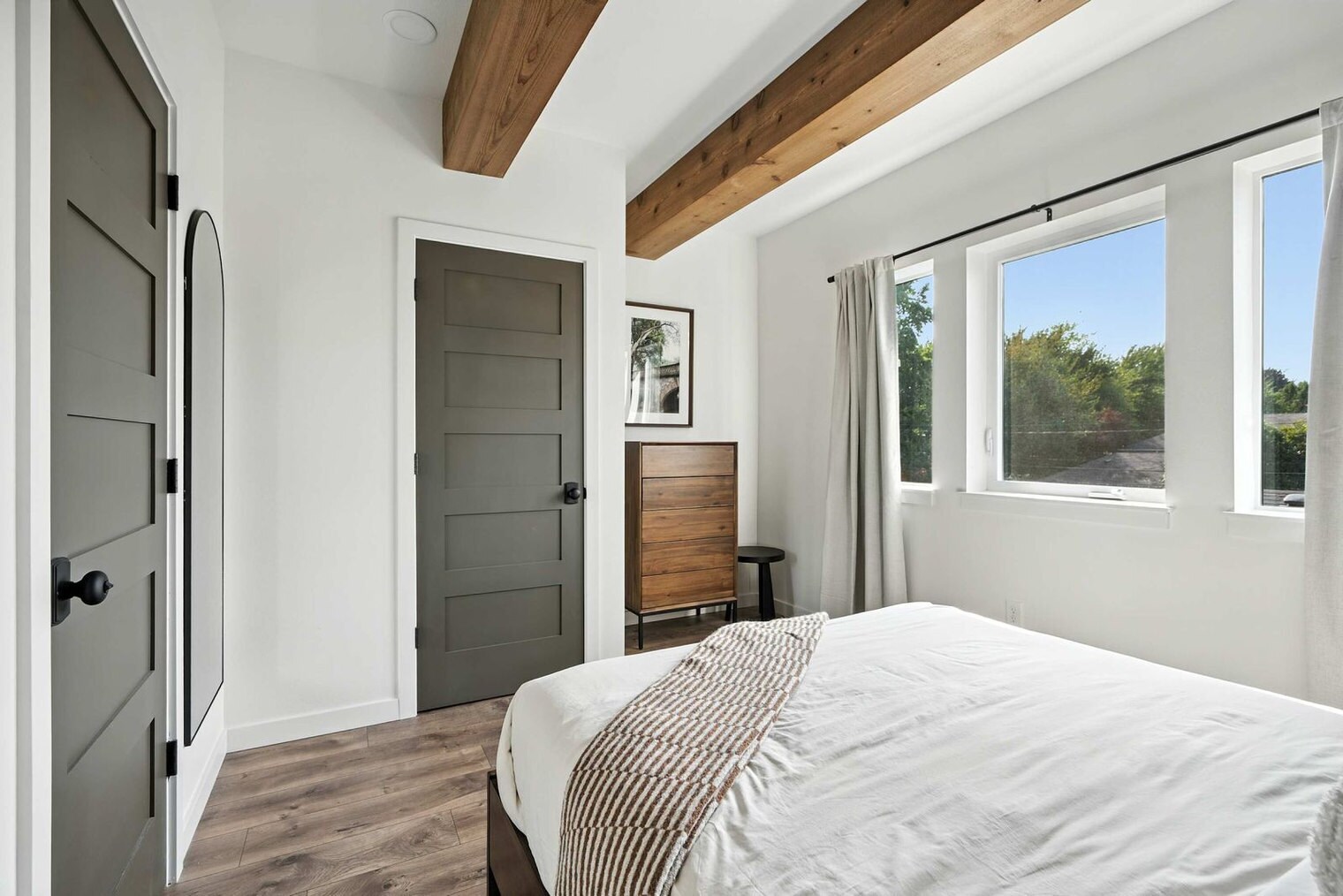 Building Photo - 925 NE 23rd Ave