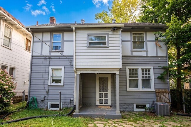 Building Photo - 242 E Northwood Ave