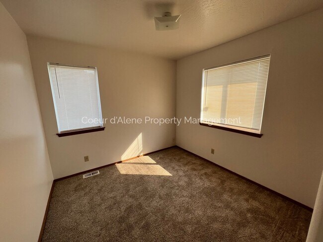Building Photo - 1371 N 9th St