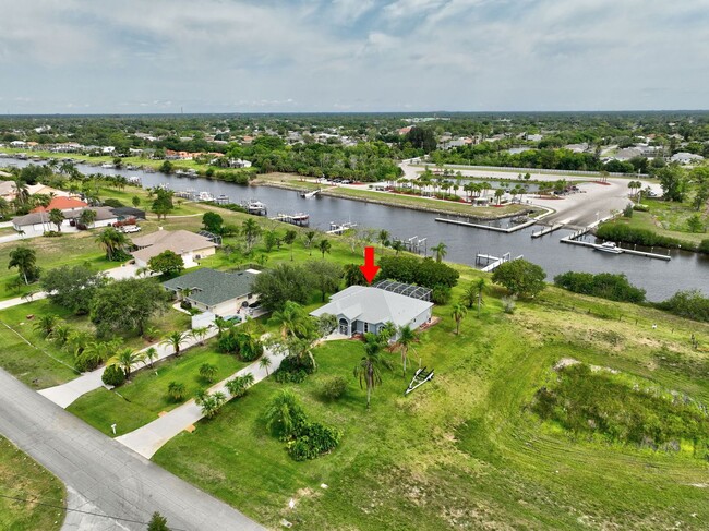 Building Photo - A BOATER'S PARADISE WITH THIS STUNNING 3 B...