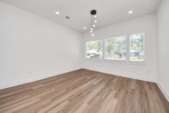 Building Photo - 8106 Locksley Rd