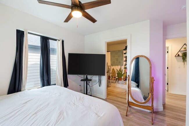 Building Photo - Rent: $2100; 3 bed