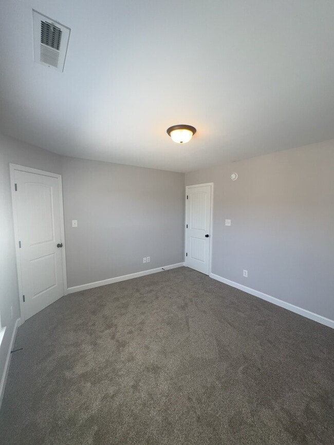 Building Photo - 1115 Westmoreland Dr