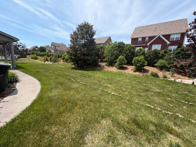 Building Photo - Spacious Executive Home in North Knox Summer Rose Subdivision