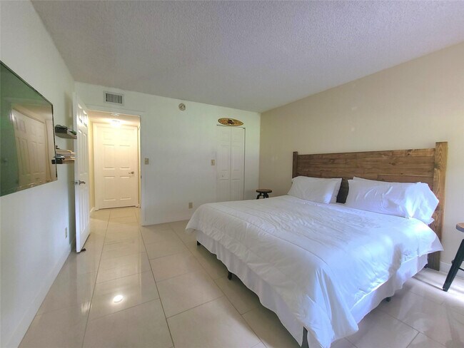 Building Photo - 801 Lyons Rd