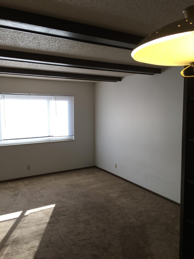 Building Photo - 2020 Cedar St