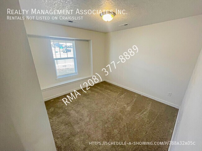 Building Photo - 7573 E Iroquois St